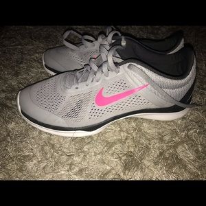 BRAND NEW NIKE SNEAKERS